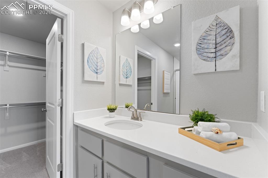 Image 13 of 31: Bathroom