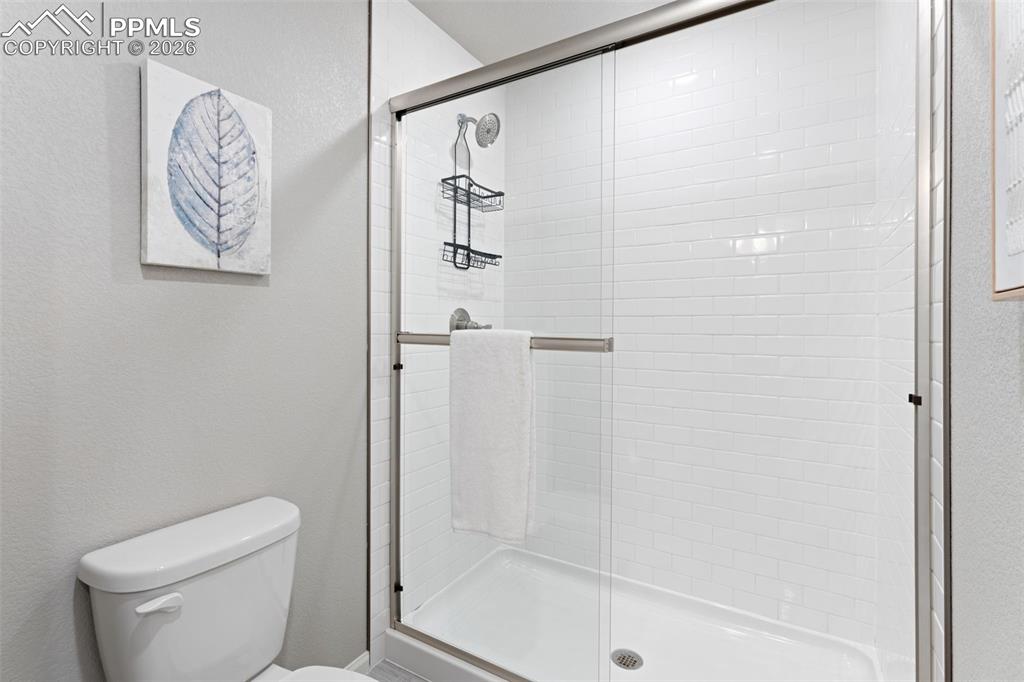 Image 14 of 31: Bathroom