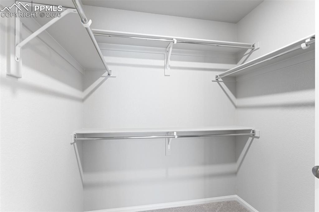 Image 15 of 31: Closet