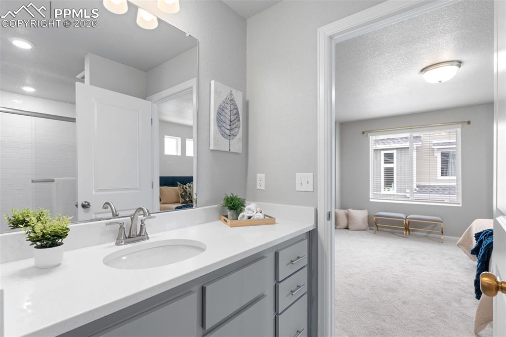 Image 16 of 31: Bathroom