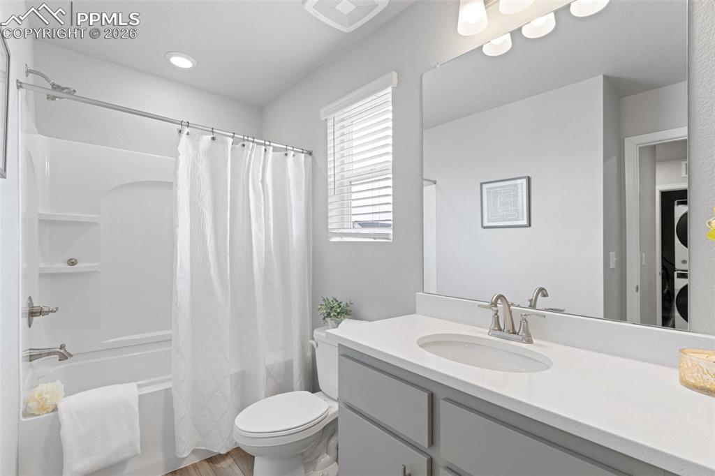 Image 18 of 31: Bathroom