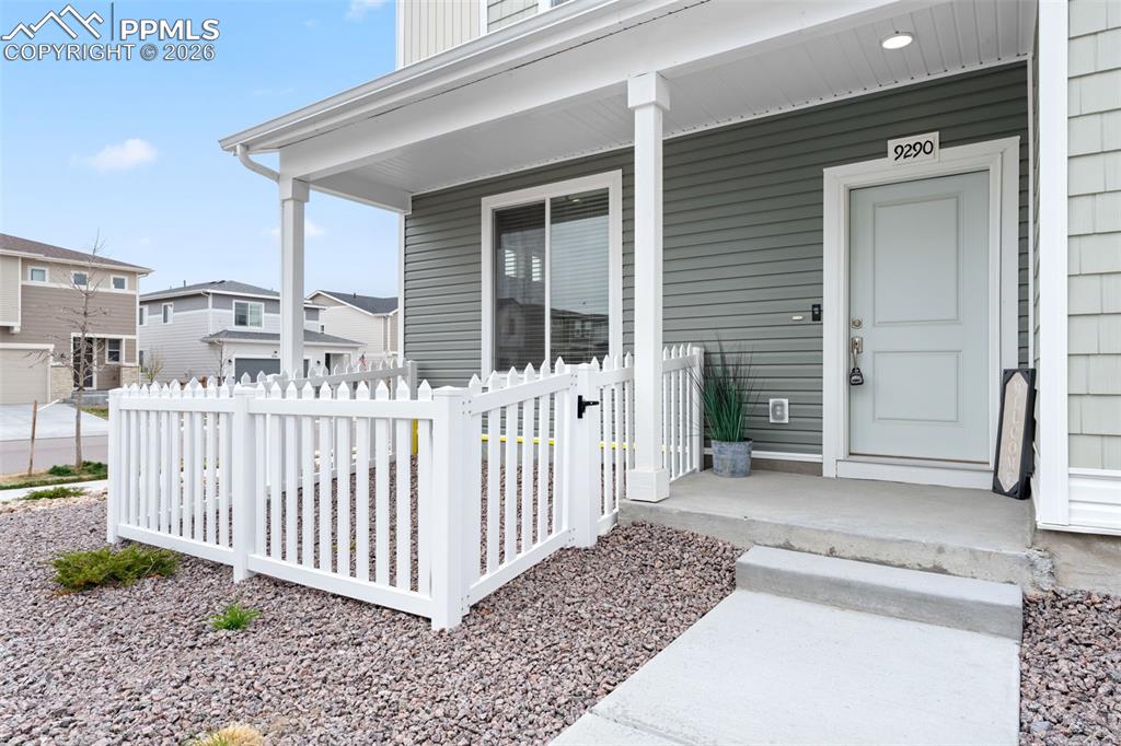 Image 3 of 31: Entry