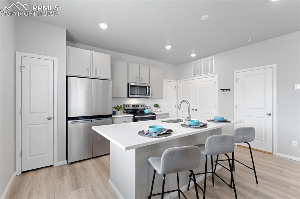 Image 6 of 31: Kitchen