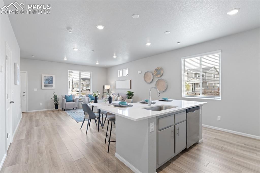 Image 7 of 31: Kitchen