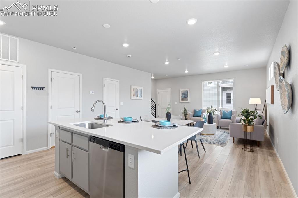 Image 8 of 31: Kitchen