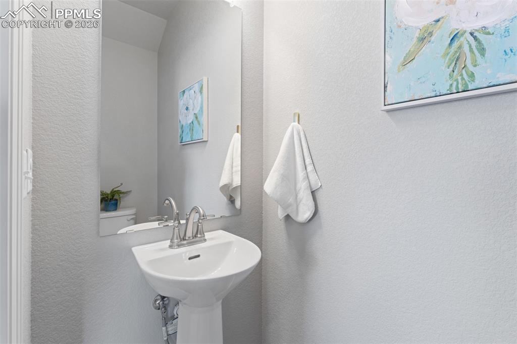 Image 9 of 31: Bathroom