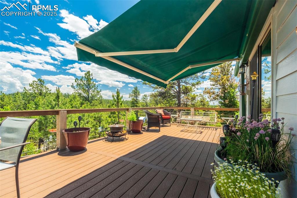 Image 16 of 36: Deck