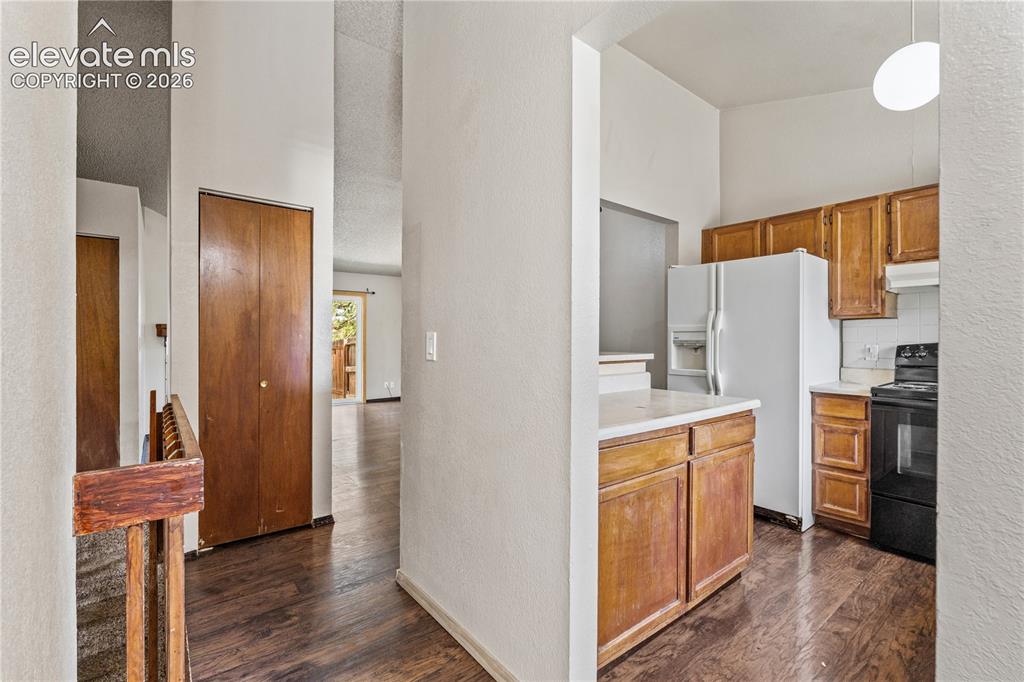 Image 5 of 28: Kitchen