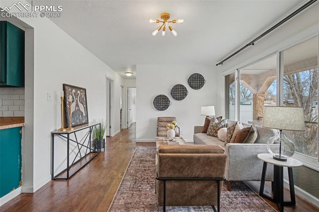 Image 4 of 25: Living Room