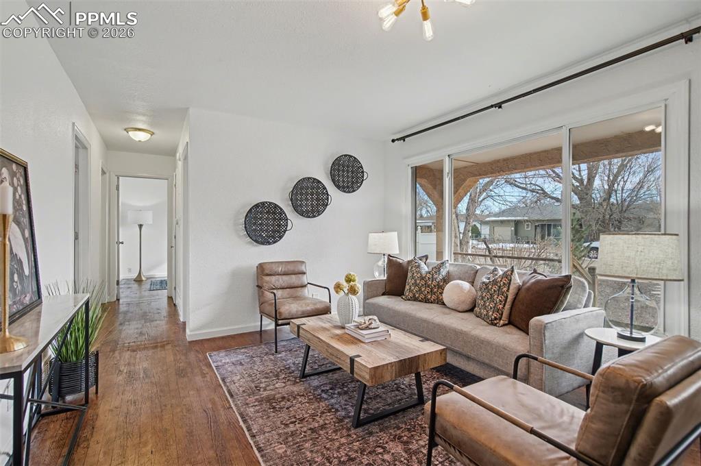 Image 6 of 25: Living Room