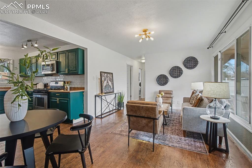 Image 8 of 25: Living Room