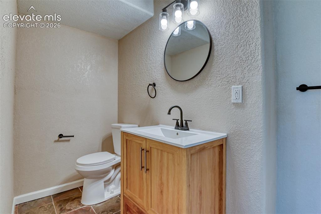 Image 33 of 49: Bathroom