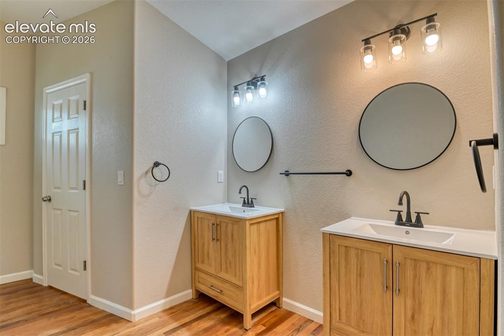 Image 39 of 49: Bathroom