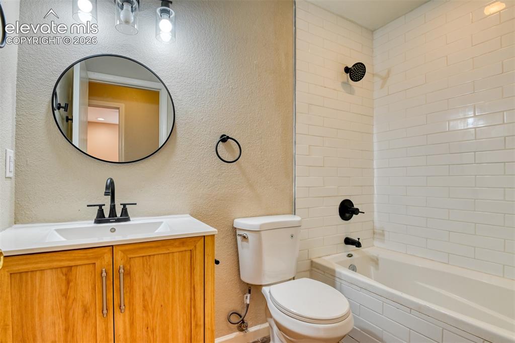Image 41 of 49: Bathroom