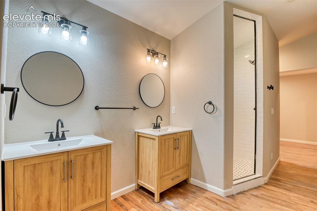 Image 5 of 49: Bathroom