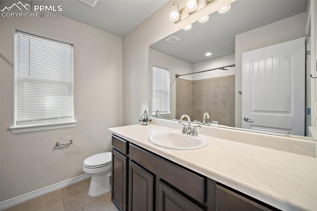 Image 20 of 35: Bathroom 2