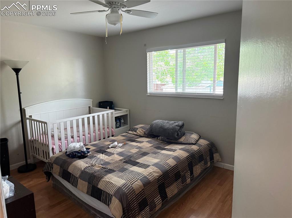 Image 10 of 20: Bedroom