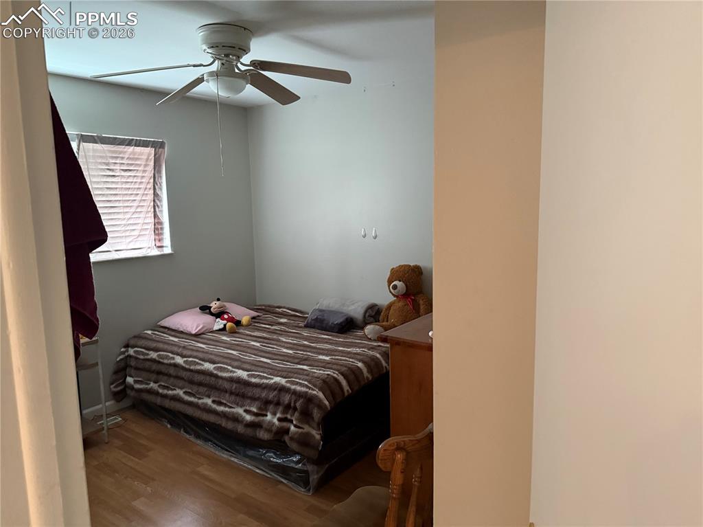 Image 12 of 20: Bedroom
