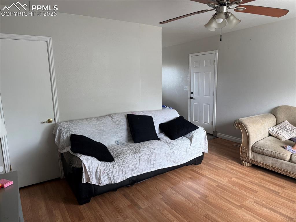 Image 5 of 20: Living Room