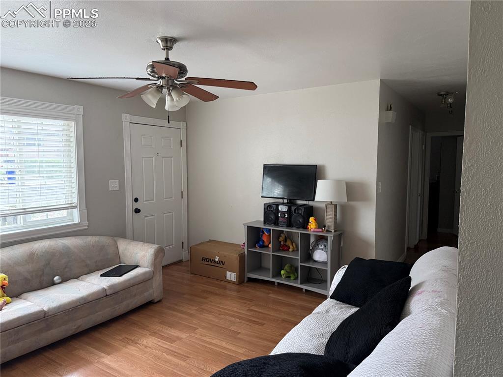 Image 6 of 20: Living Room