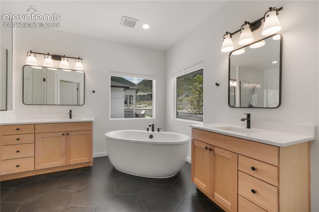 Image 22 of 50: Beautiful tile flooring
