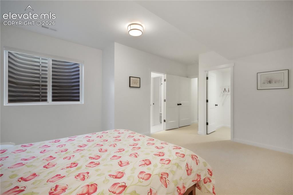 Image 42 of 50: Adjoining Bathroom
