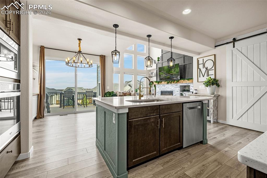 Image 11 of 50: Kitchen