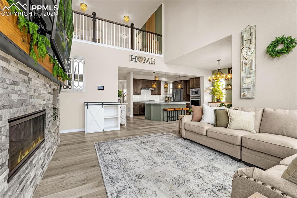 Image 14 of 50: Living Room