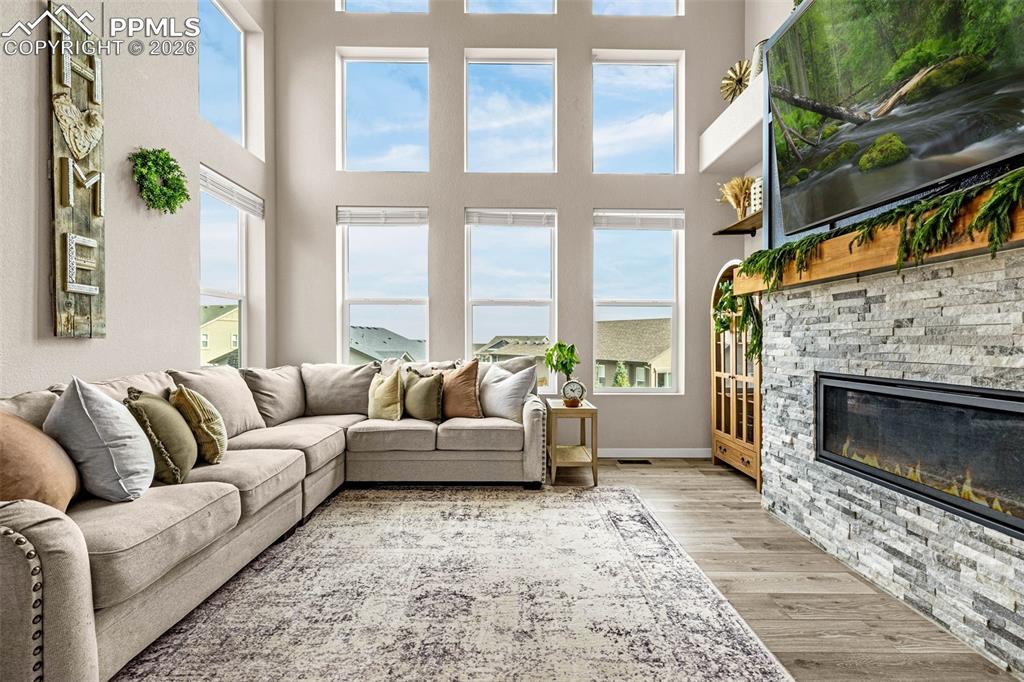 Image 15 of 50: Living Room