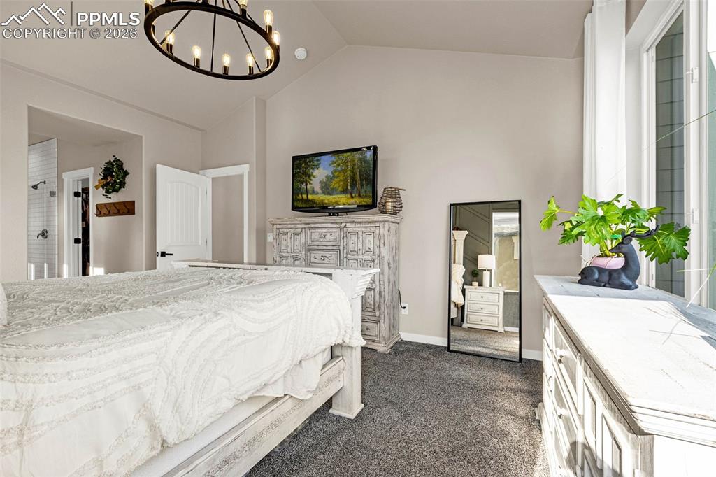 Image 17 of 50: Bedroom