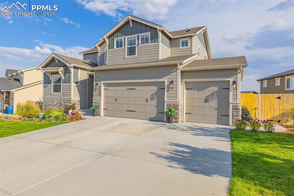 Image 4 of 50: Front of Structure