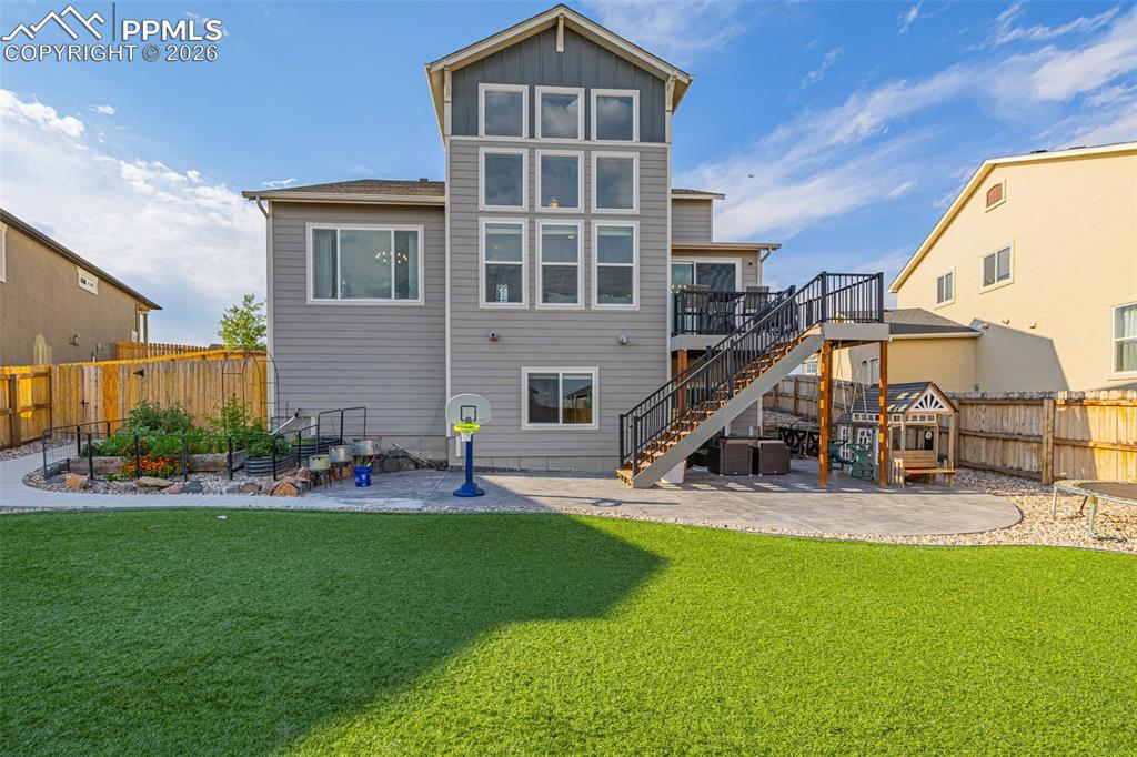 Image 42 of 50: Back of Structure