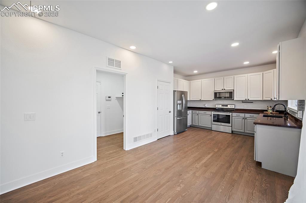 Image 11 of 48: Kitchen