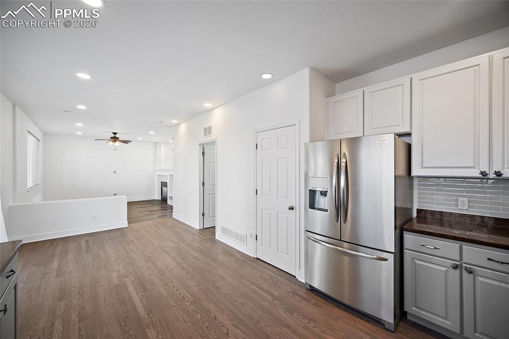 Image 15 of 48: Kitchen