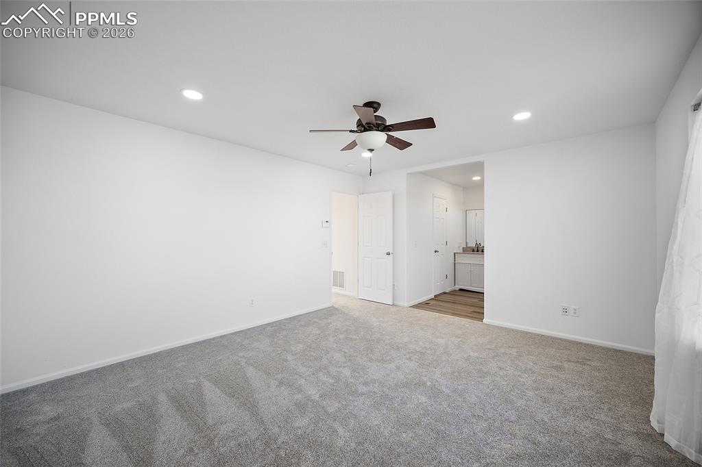 Image 21 of 48: Bedroom