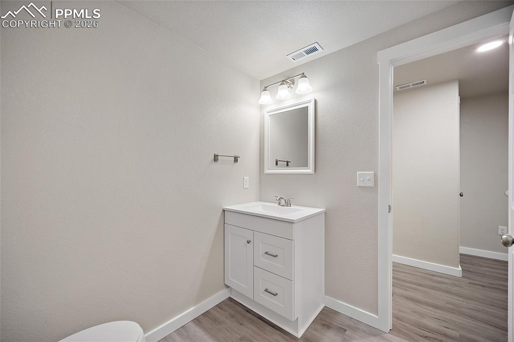 Image 37 of 48: Bathroom