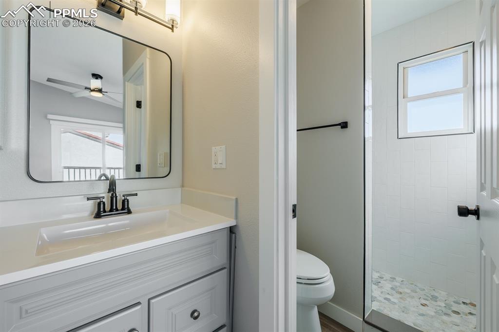 Image 14 of 34: Bathroom