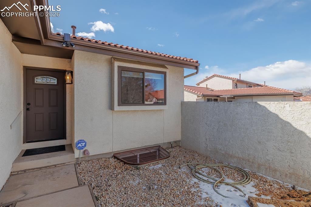 Image 2 of 34: Entry