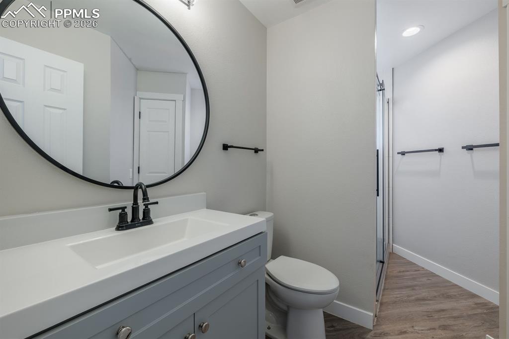 Image 25 of 34: Bathroom