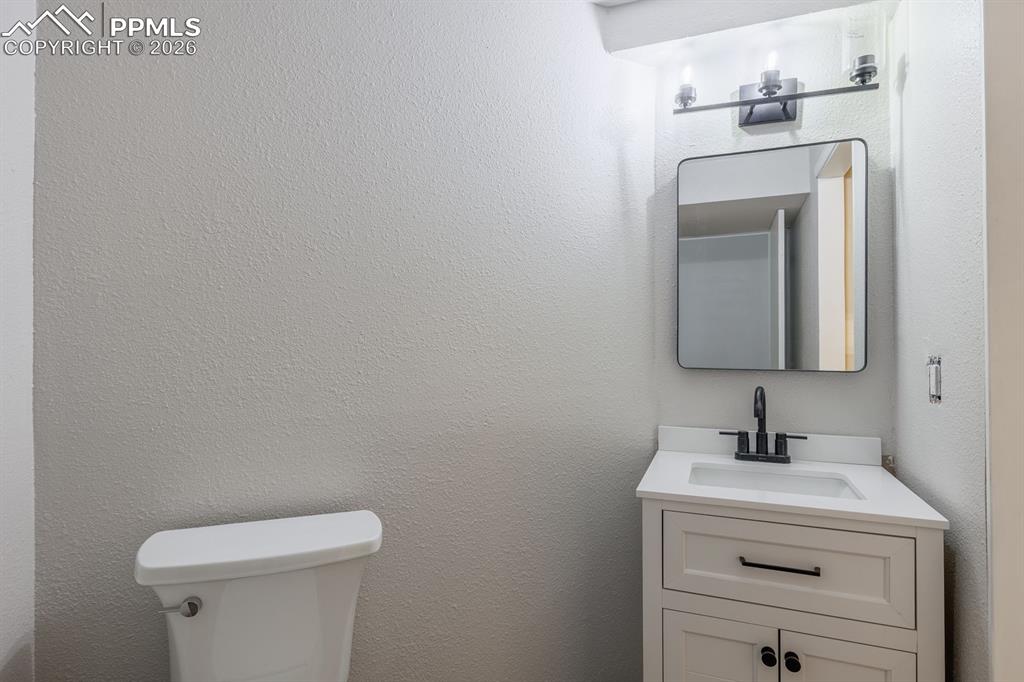 Image 29 of 34: Bathroom