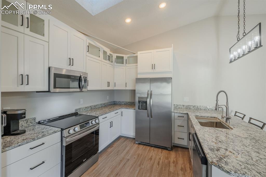 Image 4 of 34: Kitchen