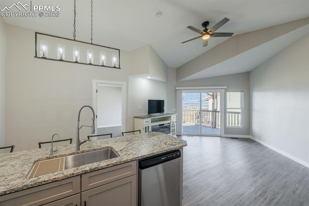 Image 6 of 34: Kitchen