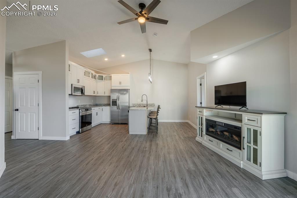 Image 9 of 34: Kitchen