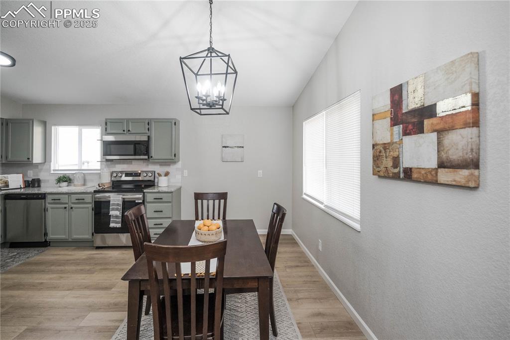 Image 10 of 43: Dining Area