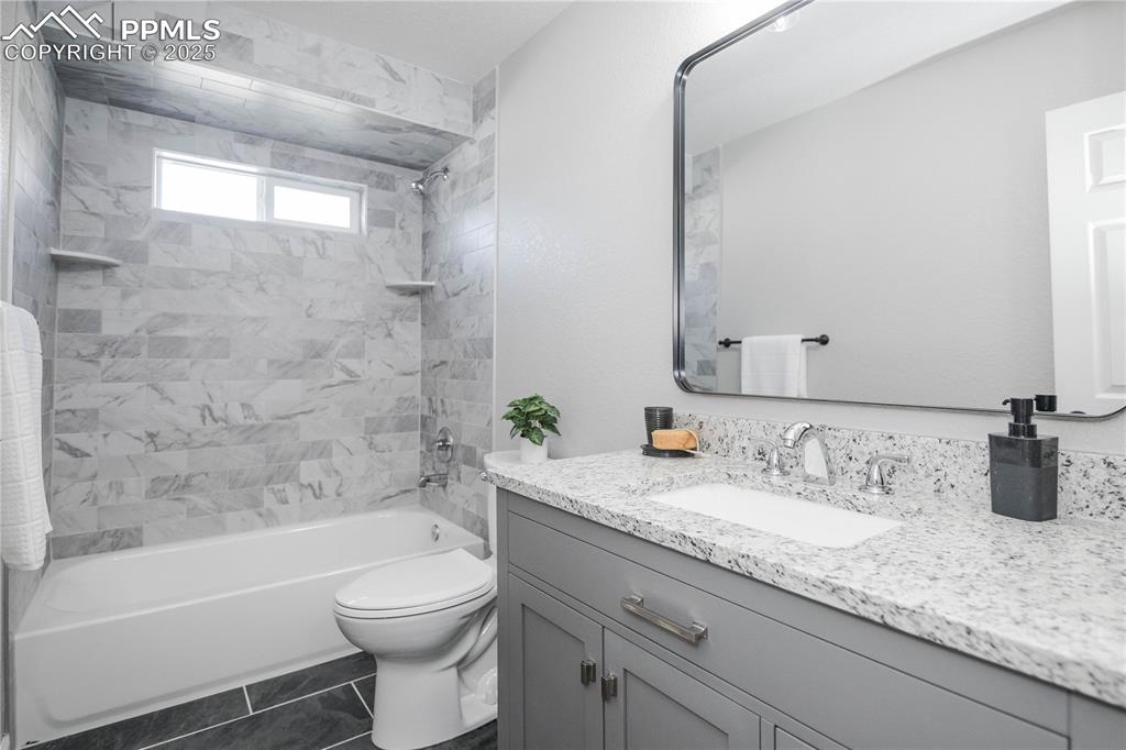 Image 18 of 43: Bathroom