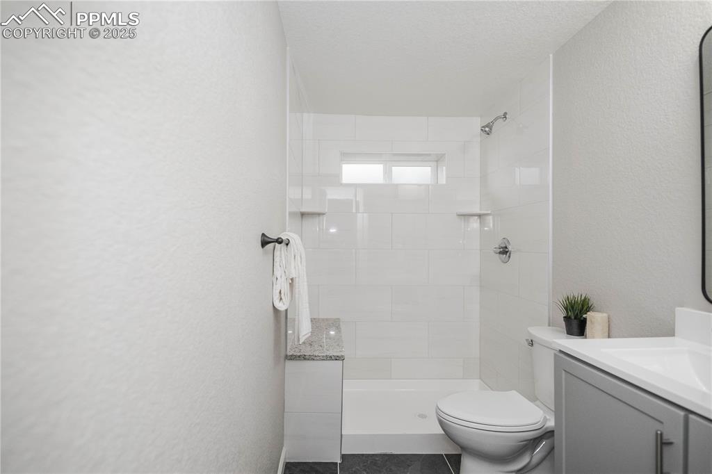 Image 23 of 43: Bathroom