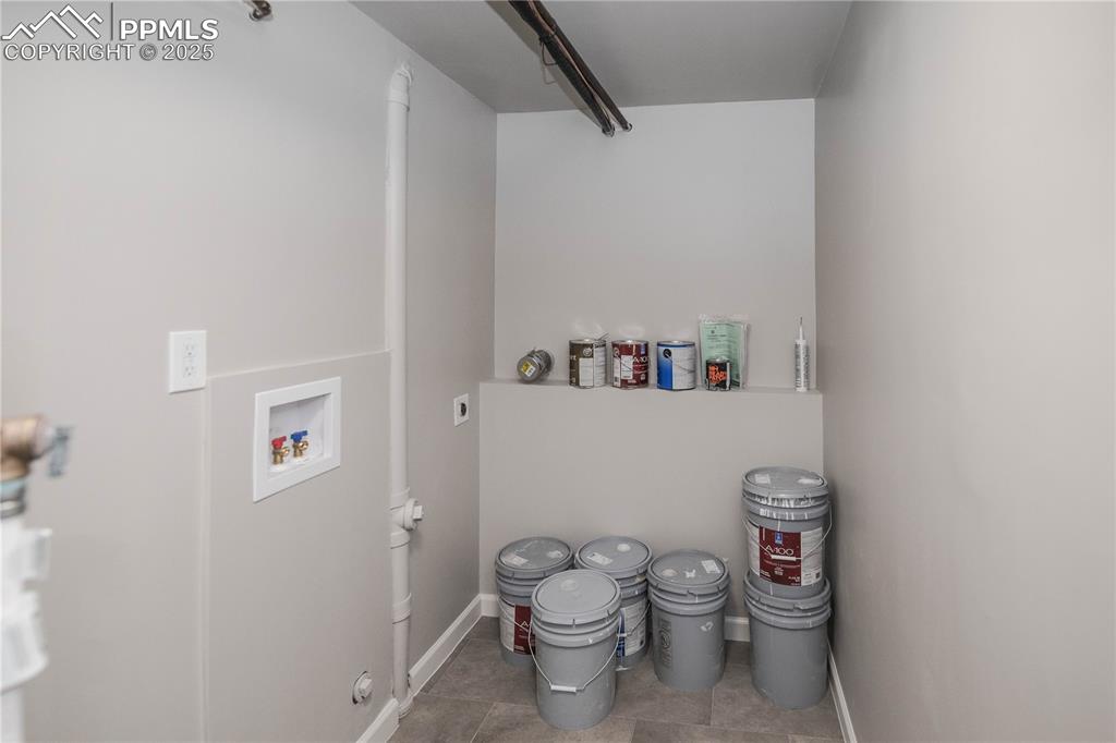 Image 28 of 43: Laundry