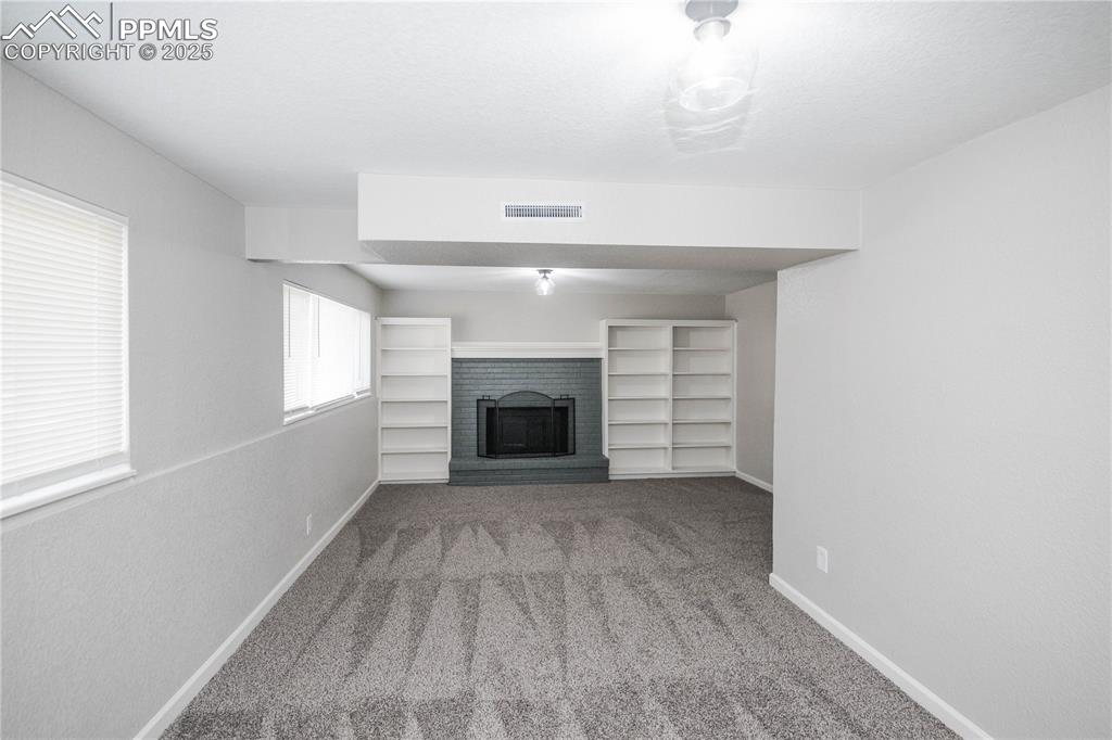 Image 31 of 43: Living Room