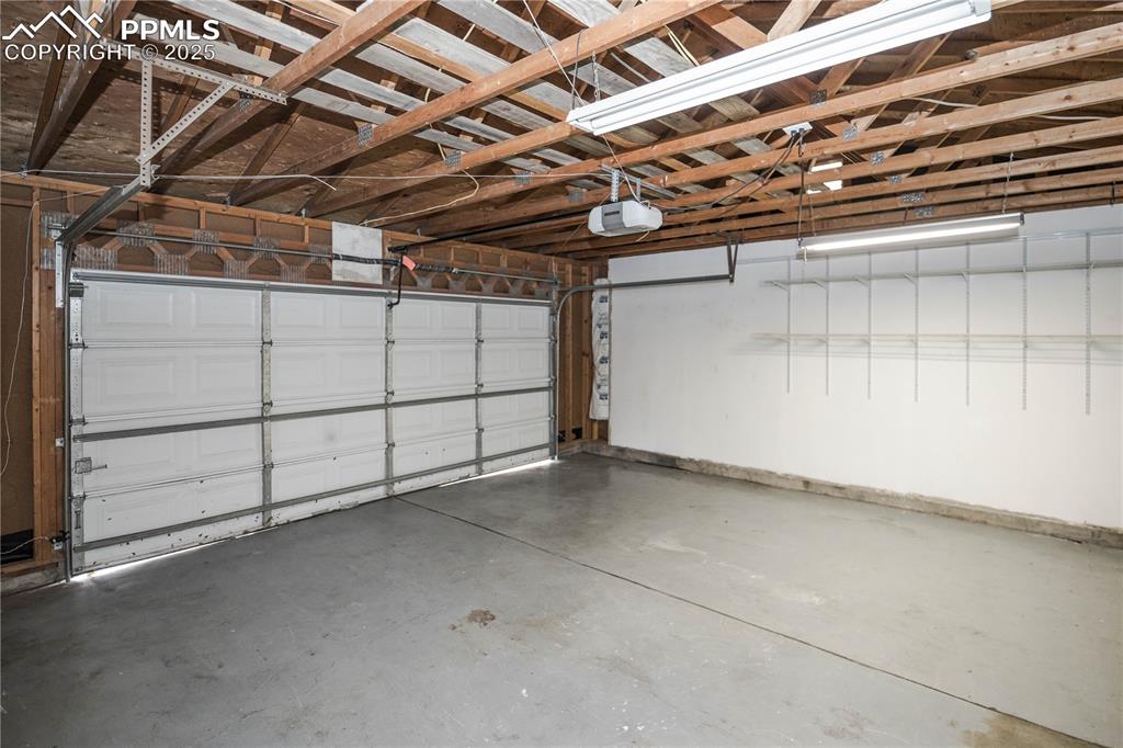 Image 34 of 43: Garage