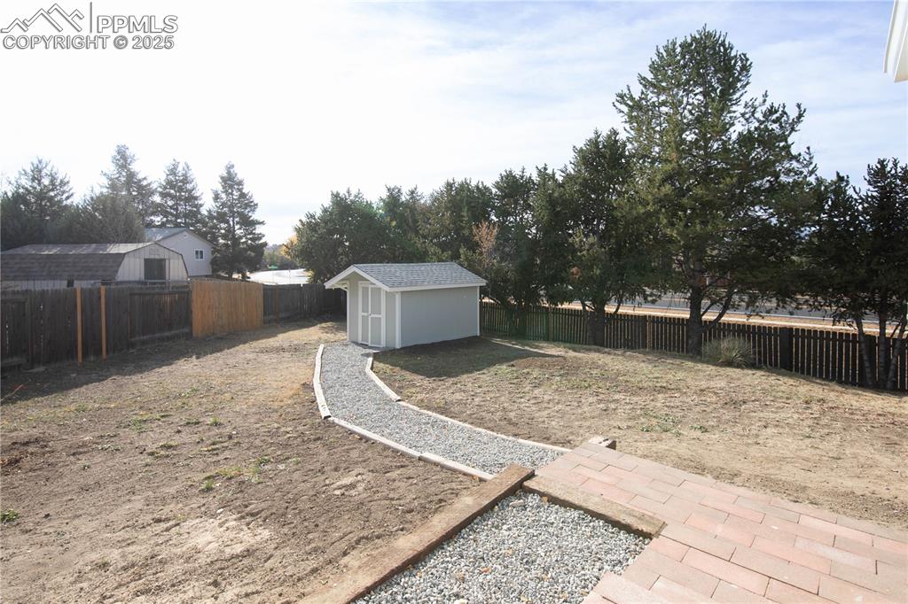 Image 36 of 43: Yard